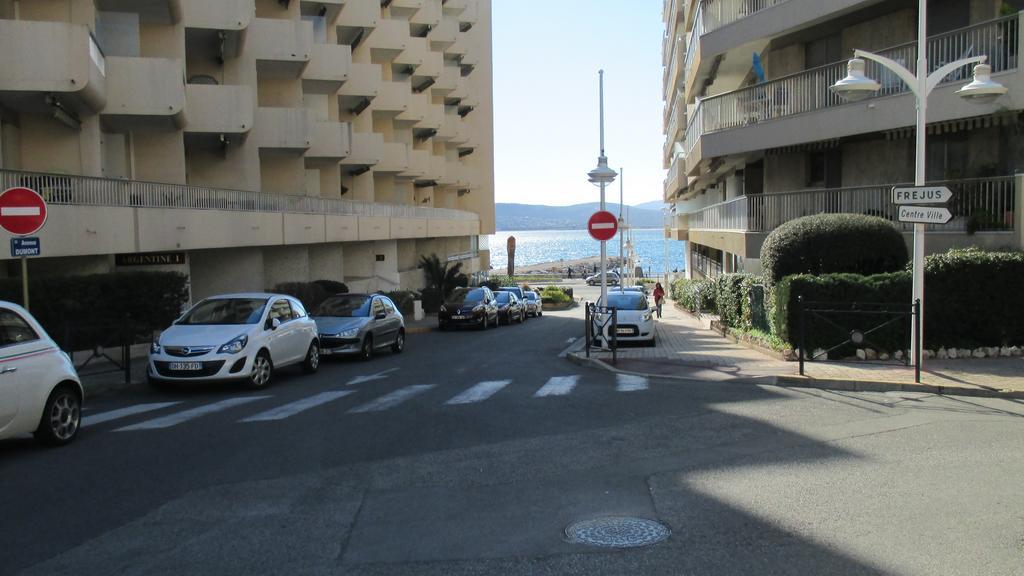 Promenade Des Bains Apartment Saint-Raphaël Rom bilde